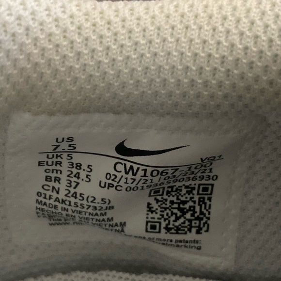 Nike womens shoes - Picture 4 of 4